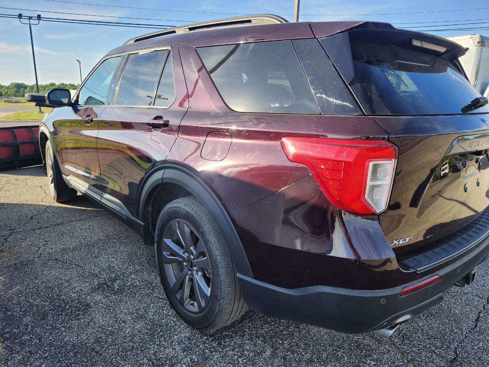 Used 2022 Ford Explorer XLT w/ Equipment Group 202A AWD/4WD image 4