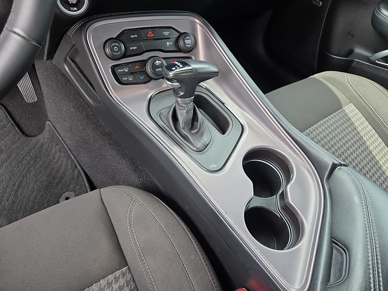 Used 2023 Dodge Challenger SXT RWD image 25