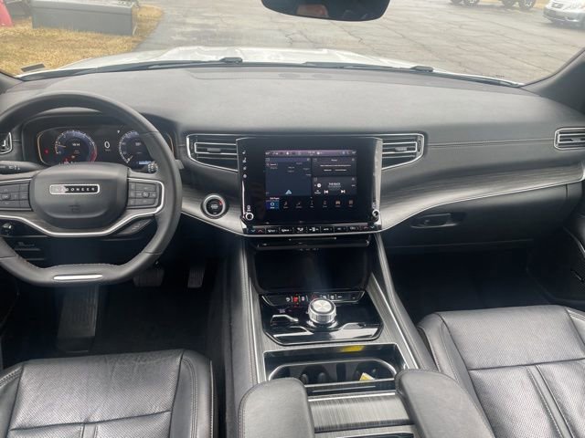 Used 2023 Jeep Wagoneer L Series II image 3