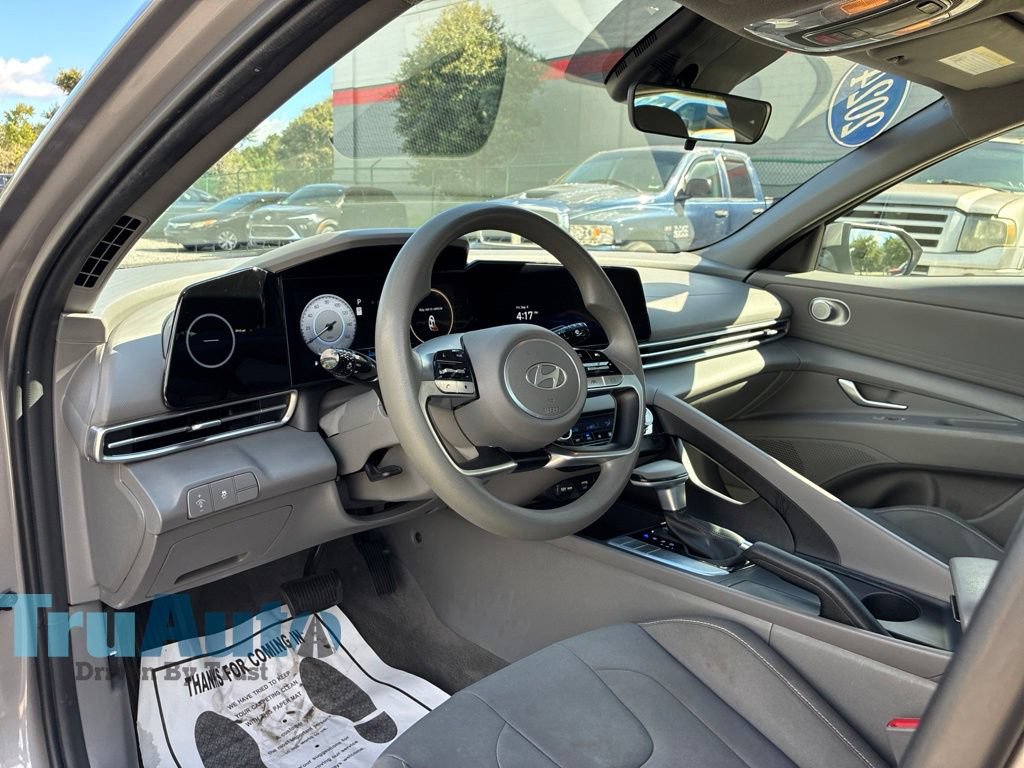 Used 2024 Hyundai Elantra SEL FWD image 25