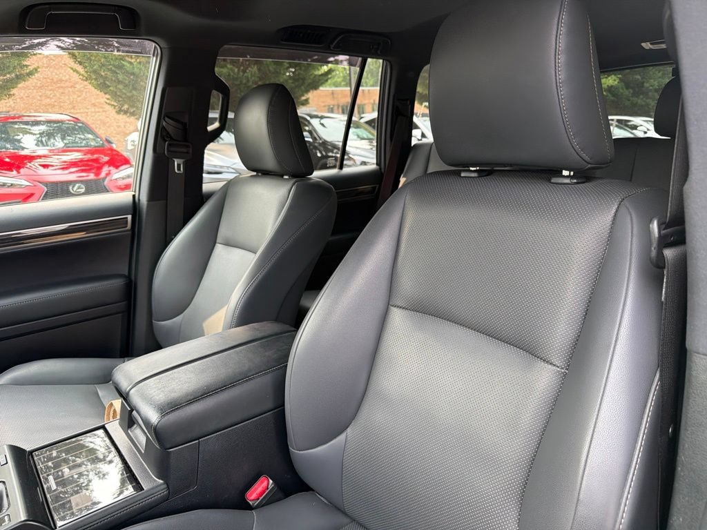 Used 2022 Lexus GX 460 Premium w/ Accessory Package AWD/4WD image 26