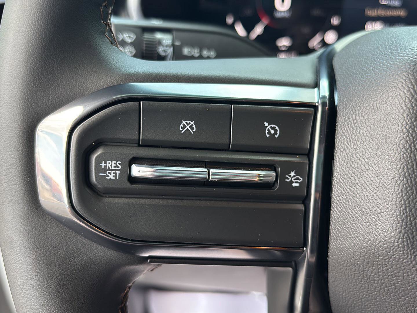Used 2024 GMC Canyon AT4 w/ Technology Package image 11
