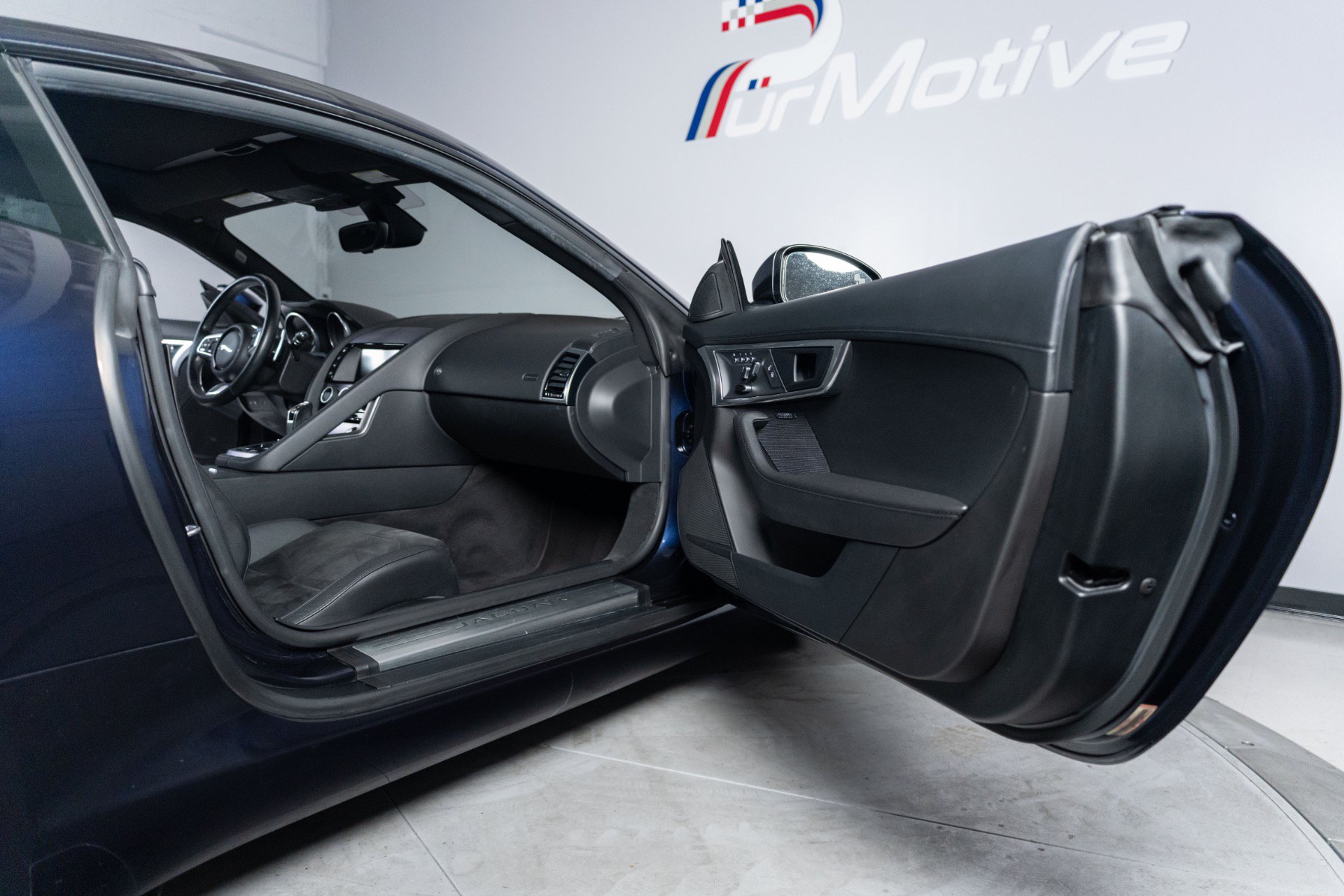 Used 2018 Jaguar F-TYPE Coupe RWD image 47