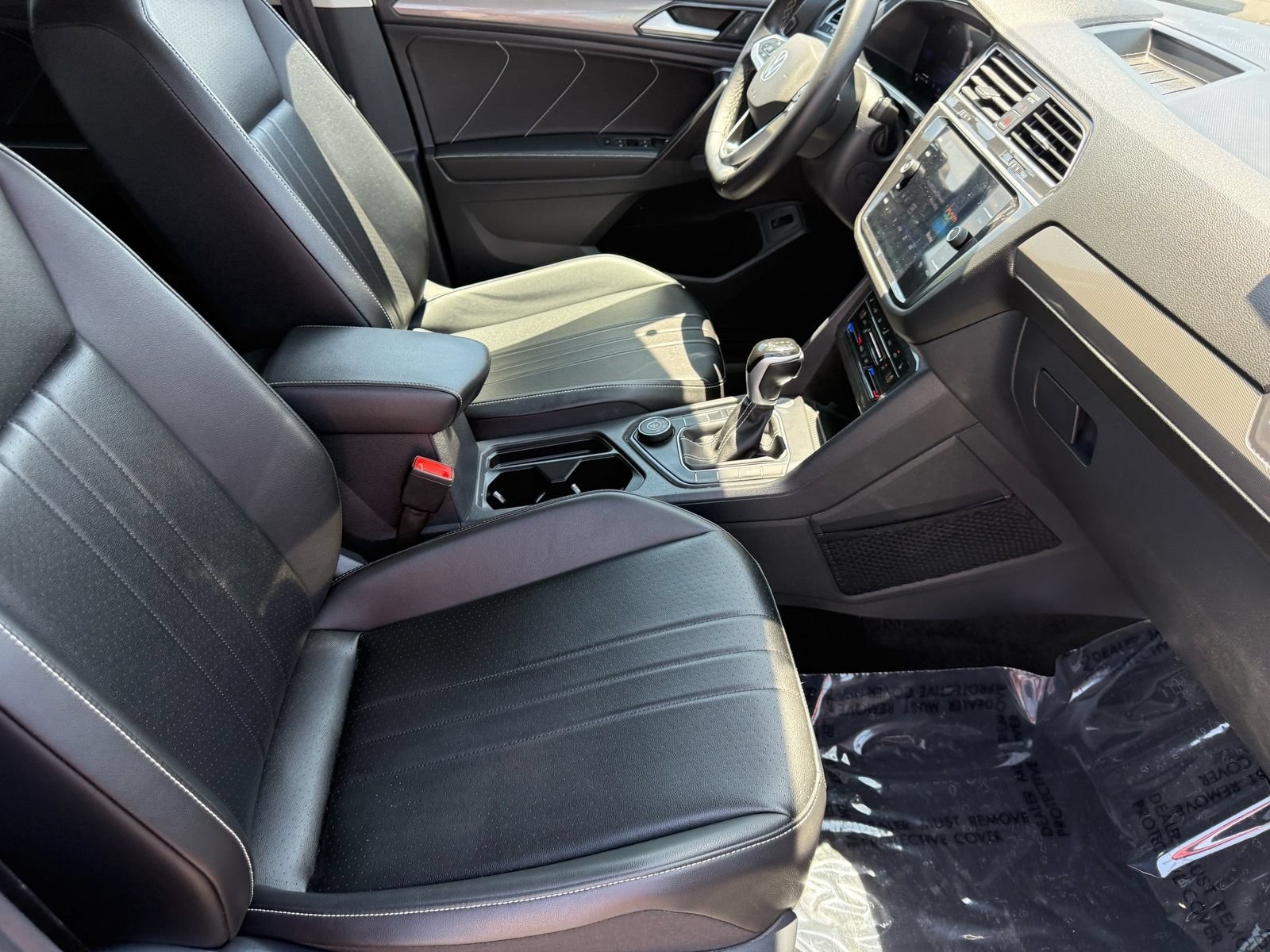 Used 2024 Volkswagen Tiguan SE AWD/4WD image 29