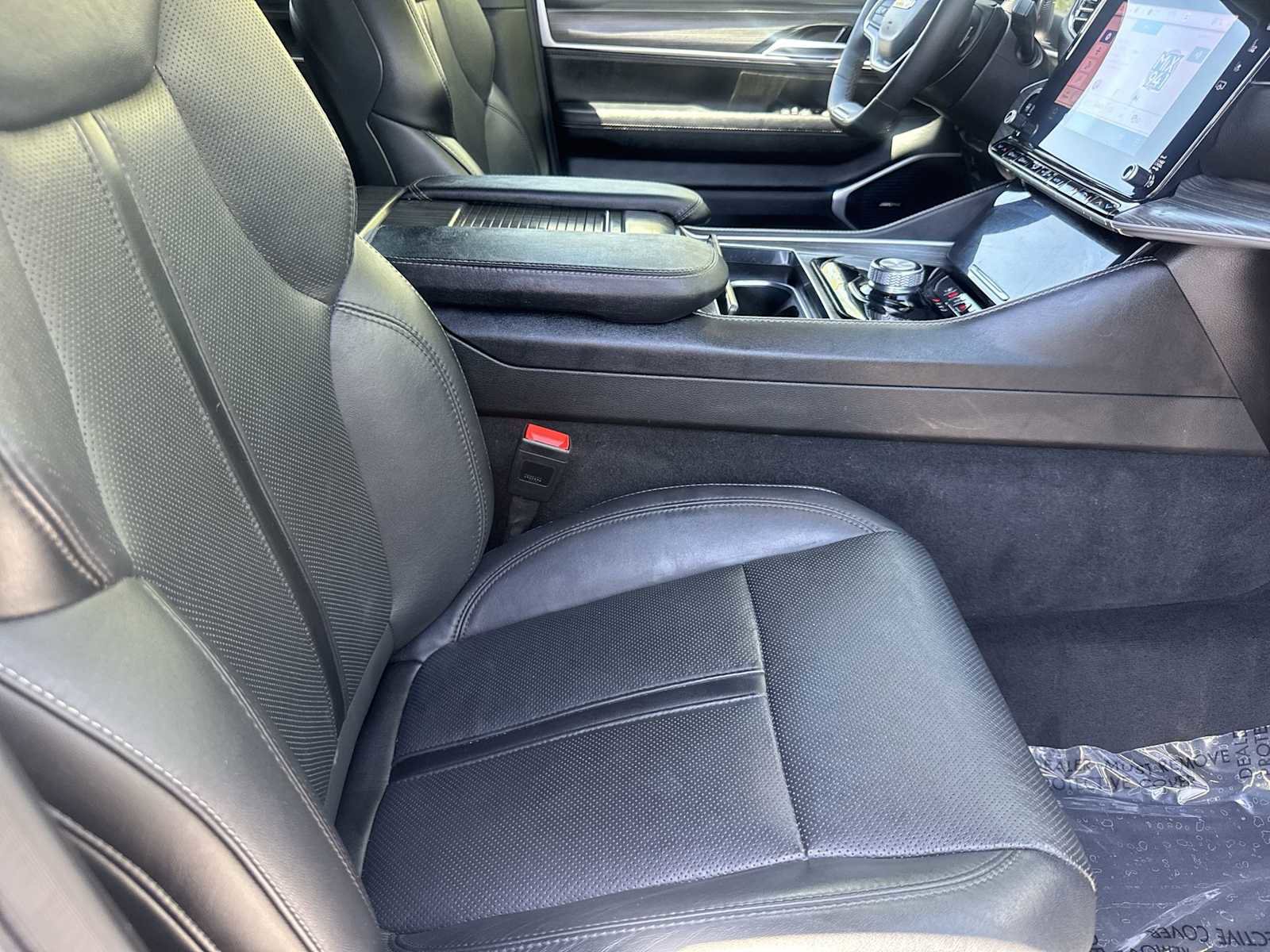 Used 2024 Jeep Wagoneer L Series II RWD image 18