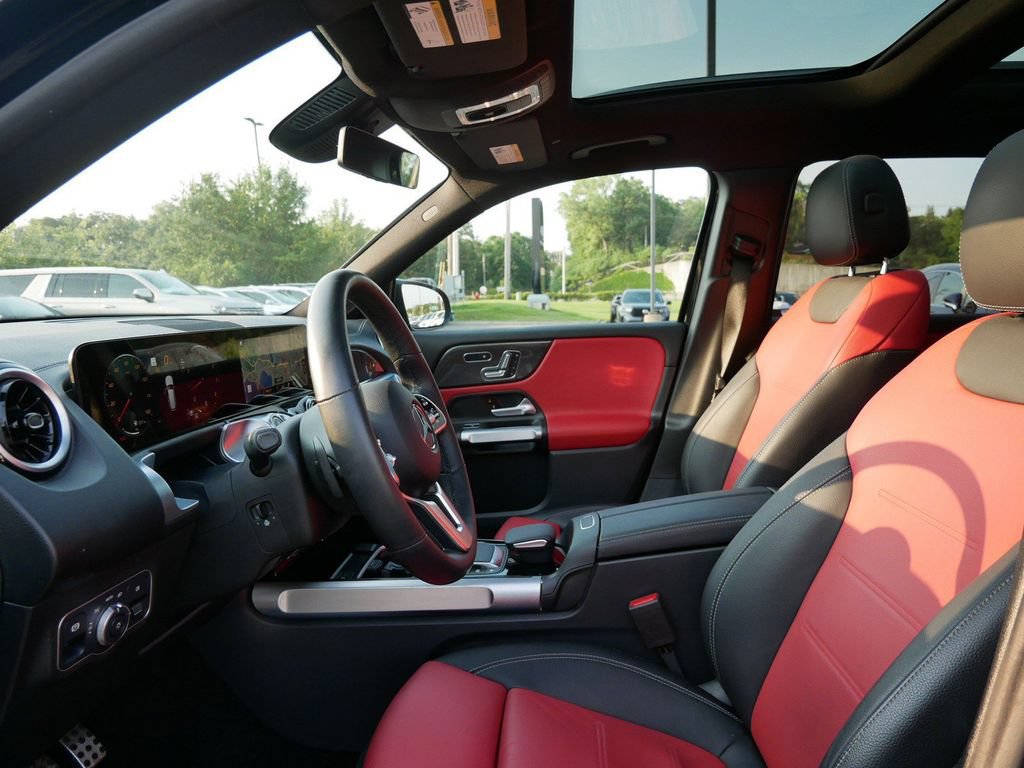 Used 2023 Mercedes-Benz GLB 250 4MATIC image 9