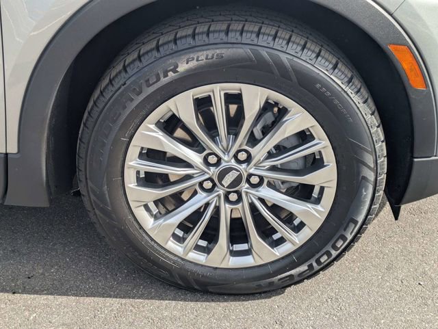 Used 2025 Cadillac XT4 Premium Luxury FWD image 11