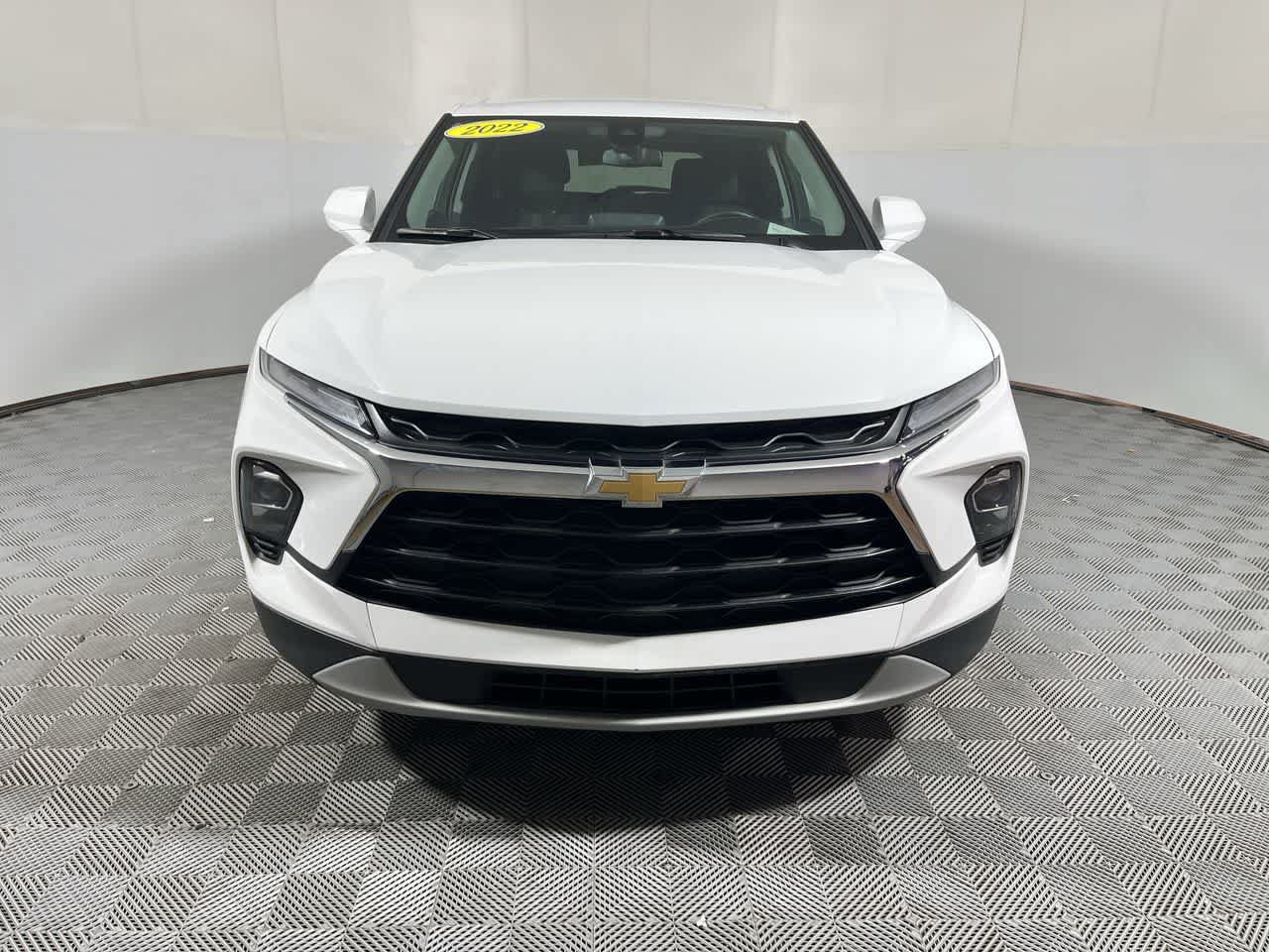 Used 2022 Chevrolet Equinox Premier w/ LPO, Floor Liner Package AWD/4WD image 3