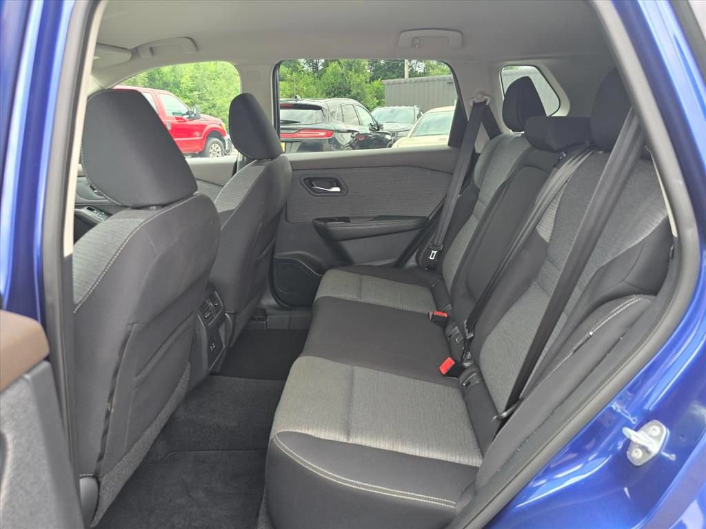 Used 2021 Nissan Rogue SV FWD image 12