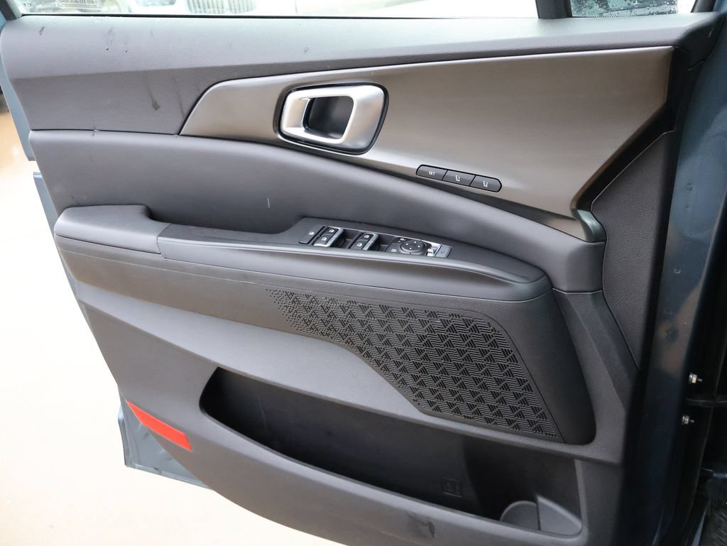 Used 2025 Kia Carnival SX FWD image 45