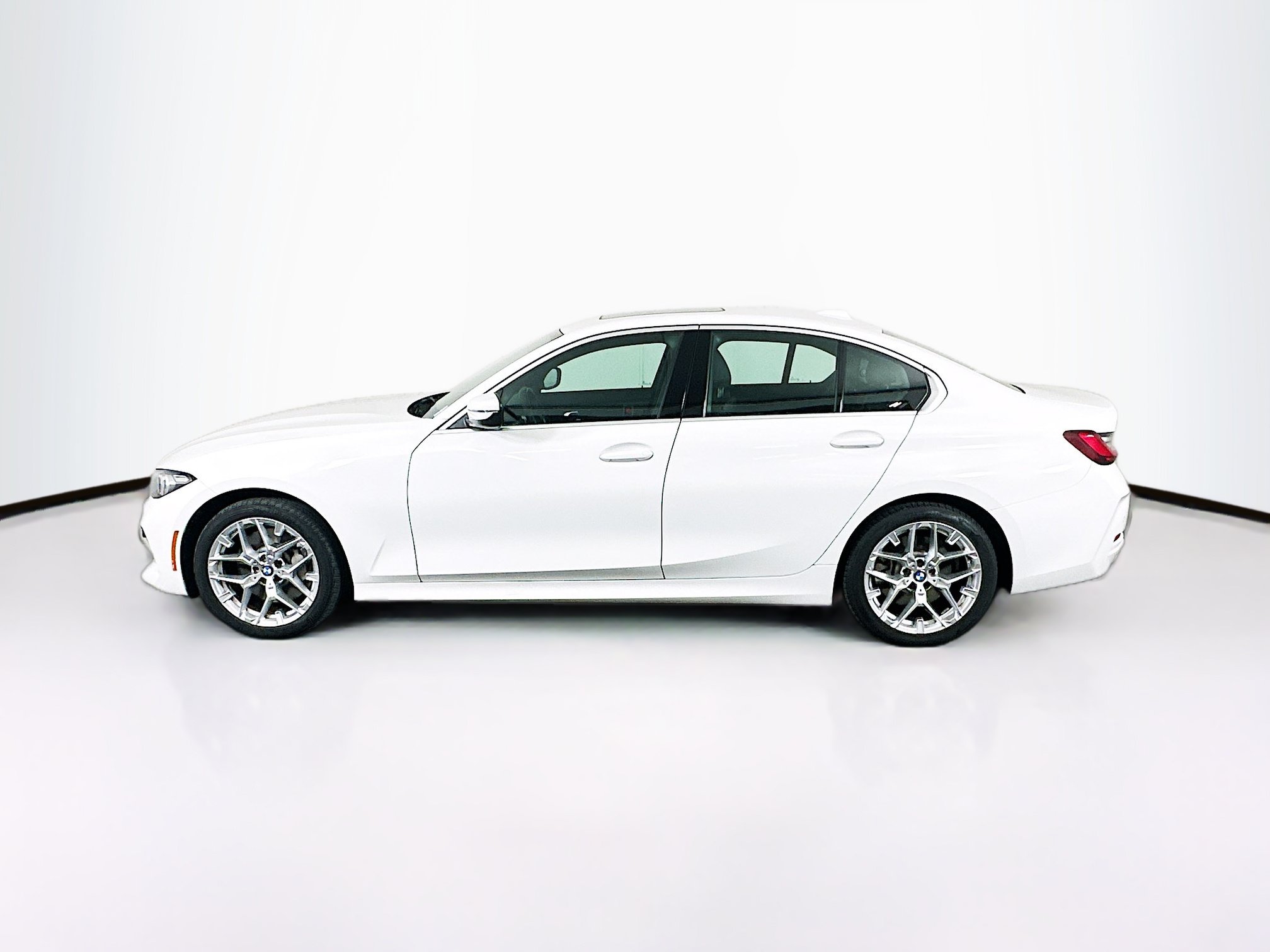 Used 2025 BMW 330i Sedan RWD image 4