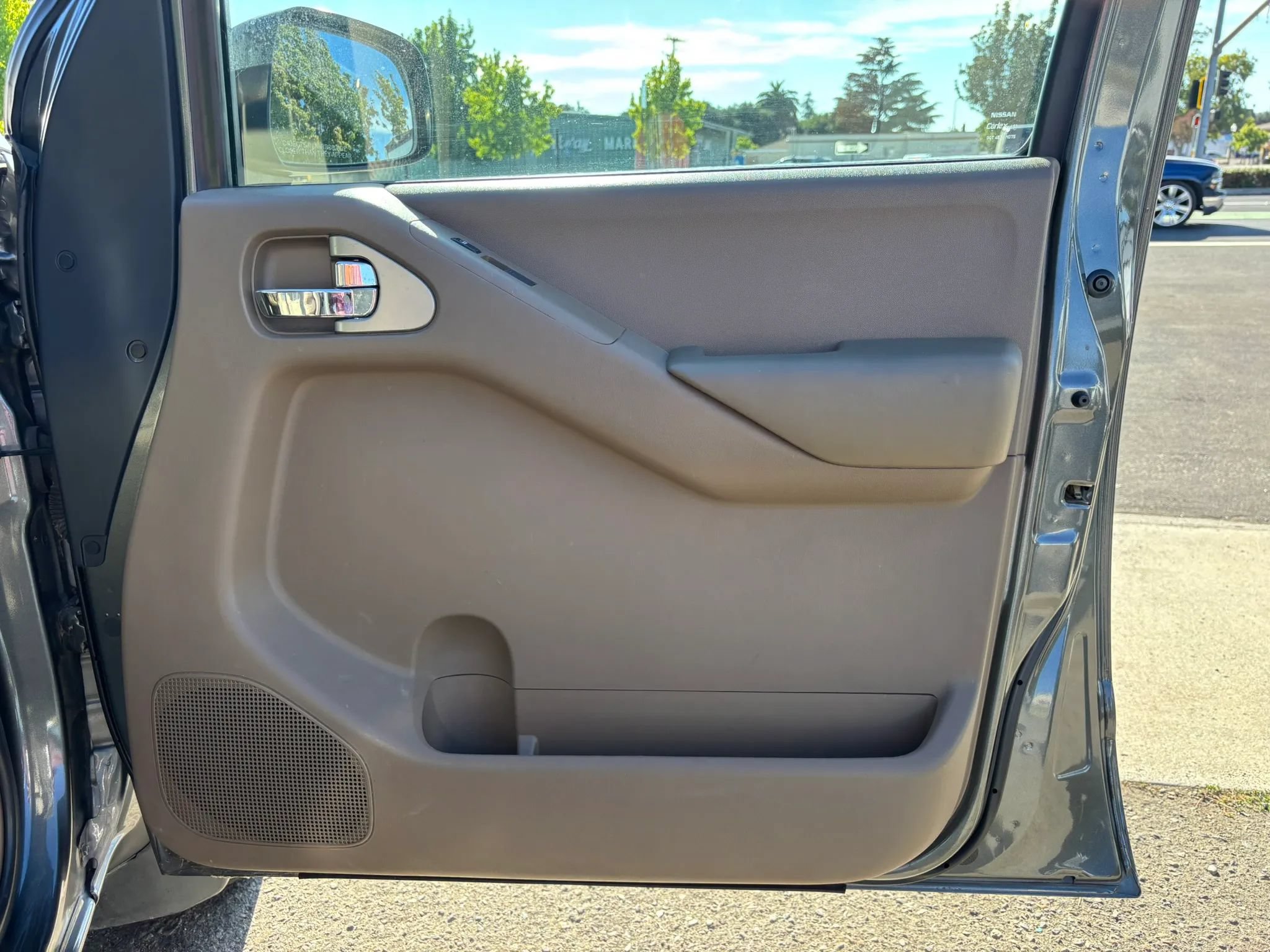 Used 2005 Nissan Frontier SE w/ (P01) Power Pkg AWD/4WD image 16