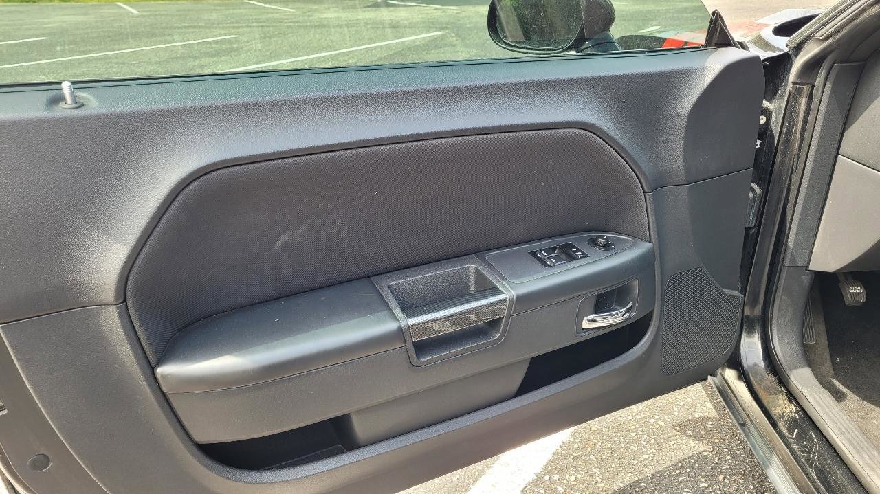 Used 2014 Dodge Challenger SXT RWD image 11