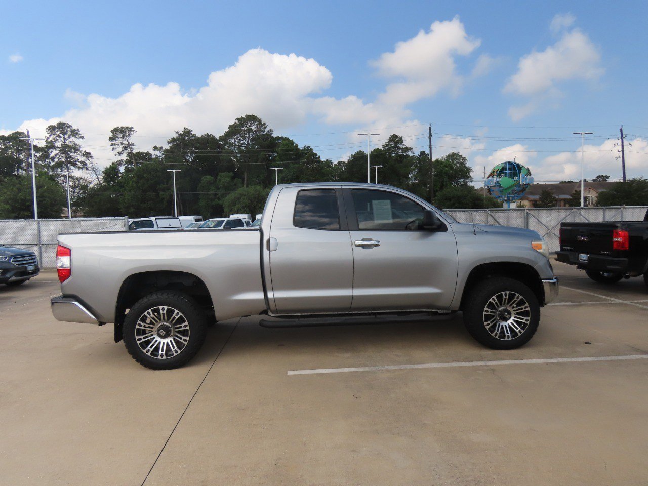 Used 2014 Toyota Tundra SR5 w/ SR5 Upgrade Package RWD image 10