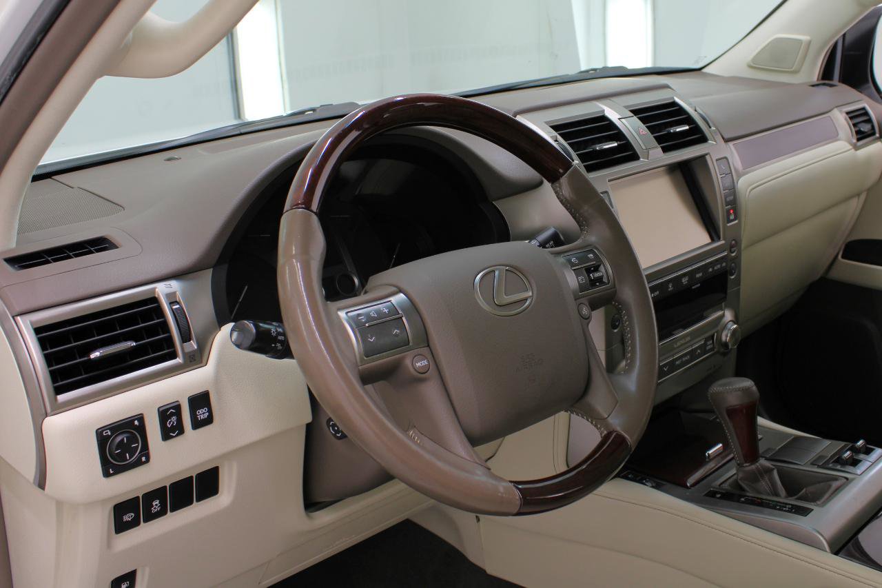 Used 2014 Lexus GX 460 w/ Premium Package AWD/4WD image 32