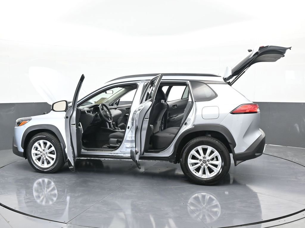 Used 2023 Toyota Corolla Cross LE image 68