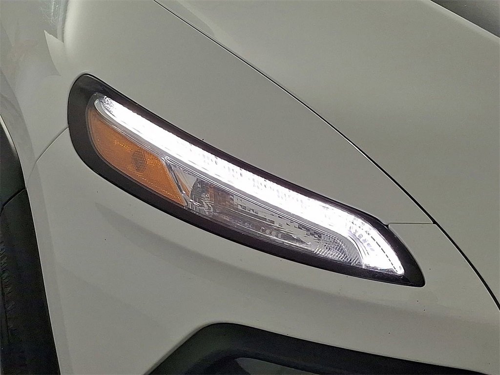 Used 2015 Jeep Cherokee Trailhawk w/ Cold Weather Group image 8