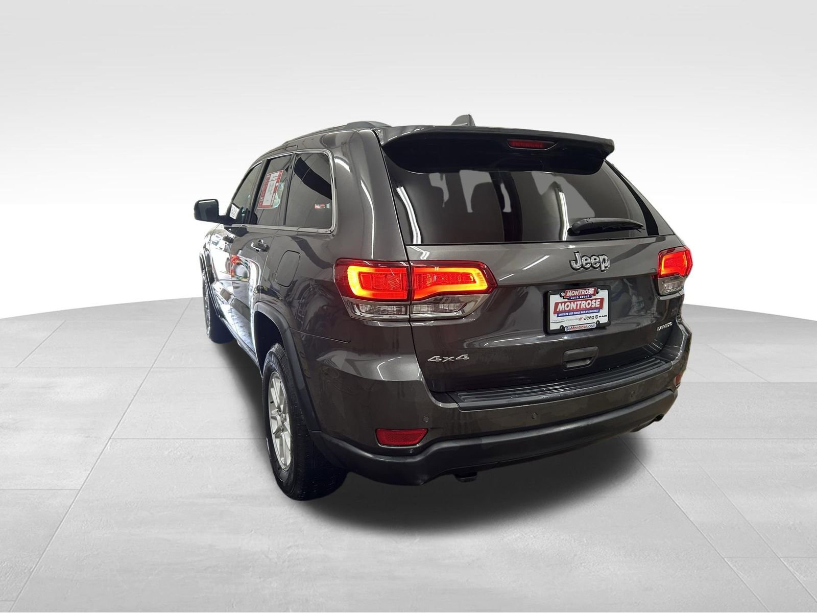 Used 2020 Jeep Grand Cherokee Laredo image 4