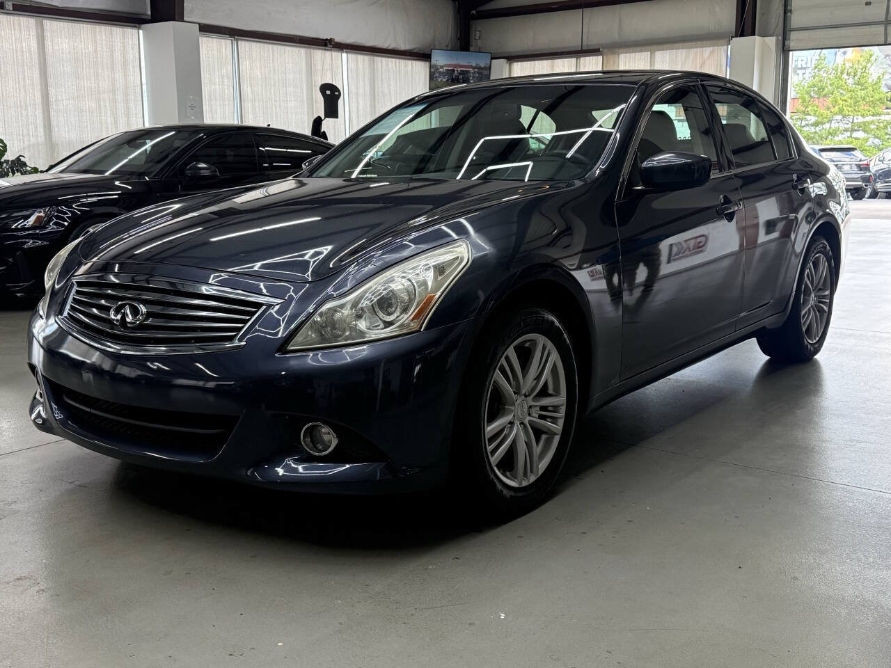 Used 2011 INFINITI G25 x w/ Moonroof Pkg AWD/4WD image 5