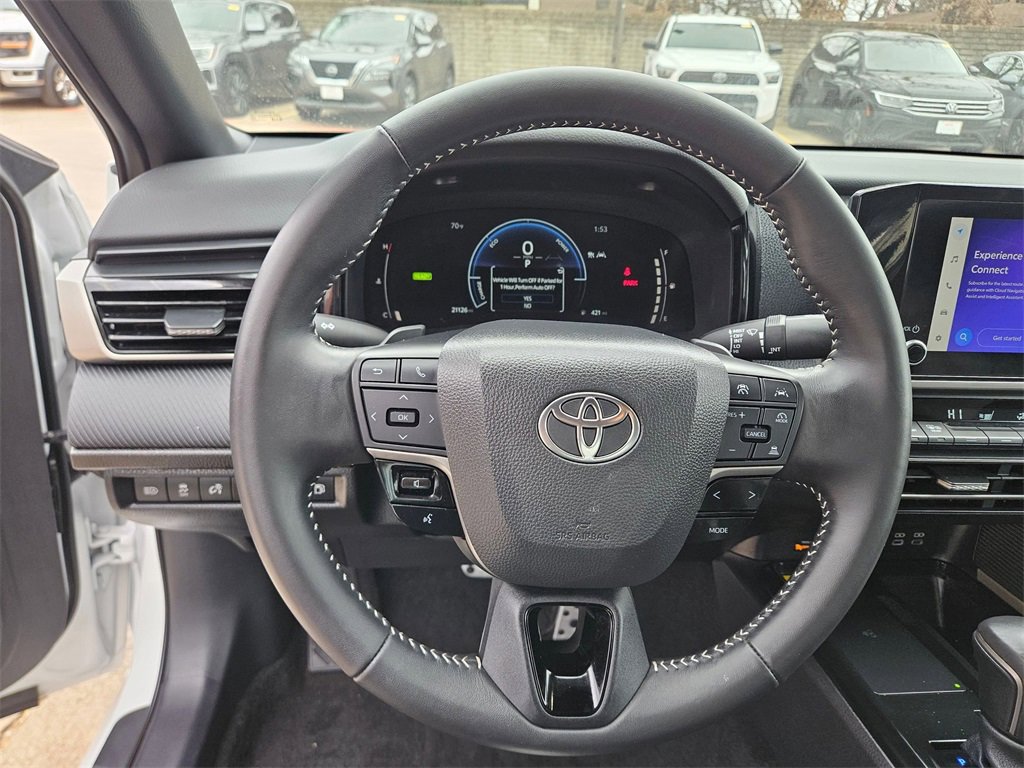 Used 2025 Toyota Camry SE image 18