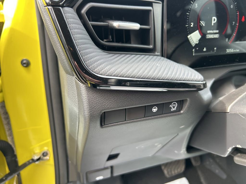 Used 2025 Nissan Kicks SR FWD image 19