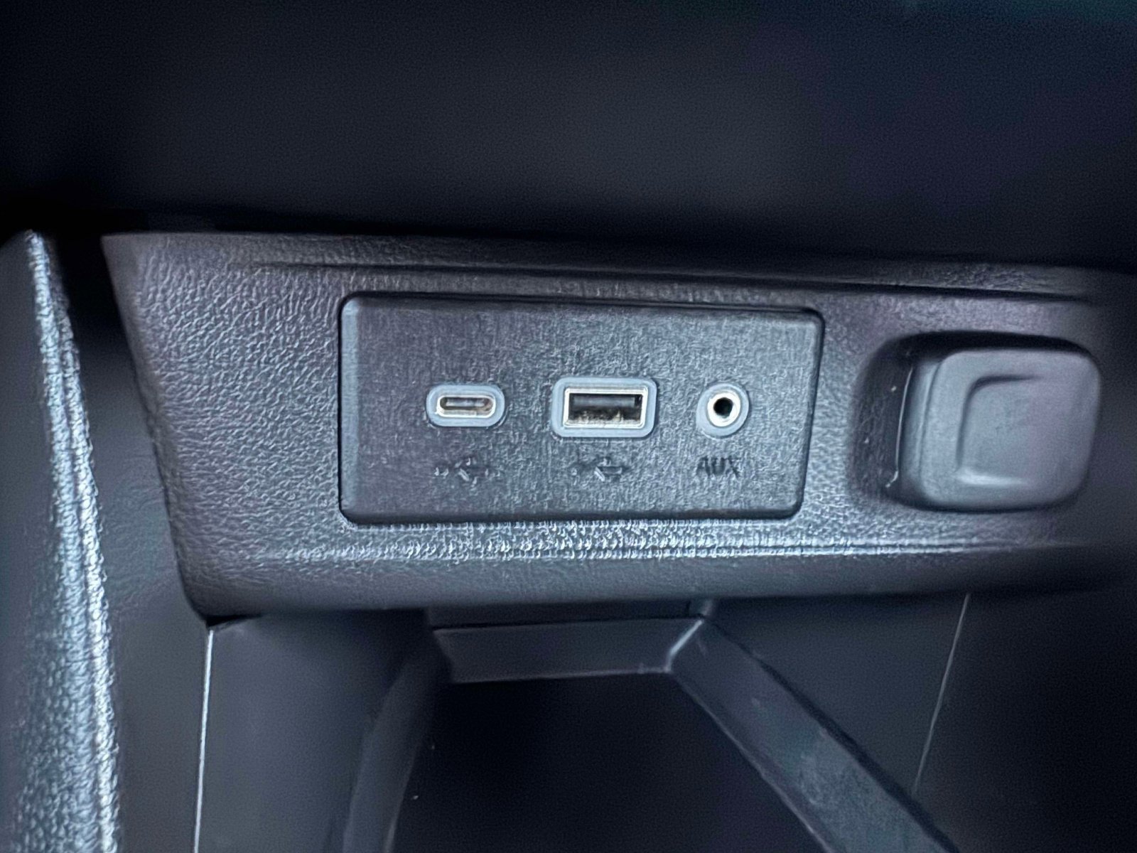 Used 2021 Buick Encore GX Preferred w/ Cold Weather Comfort Package image 35