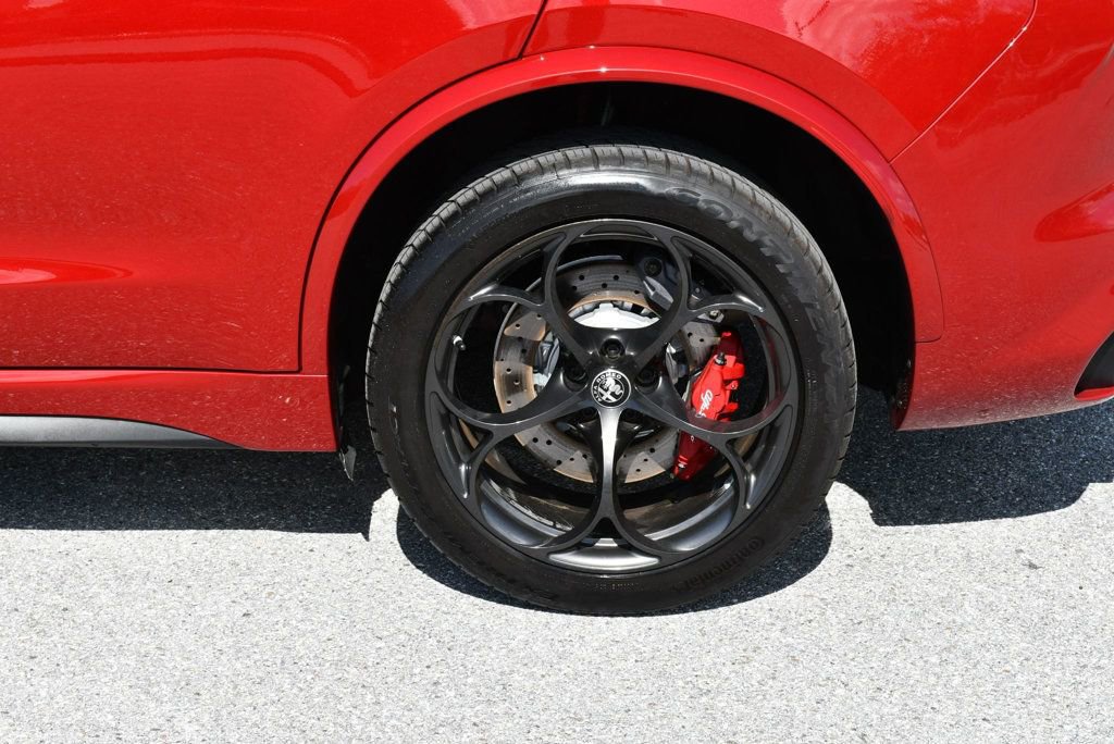 Used 2018 Alfa Romeo Stelvio Quadrifoglio w/ Driver Assist Dynamic Package image 70