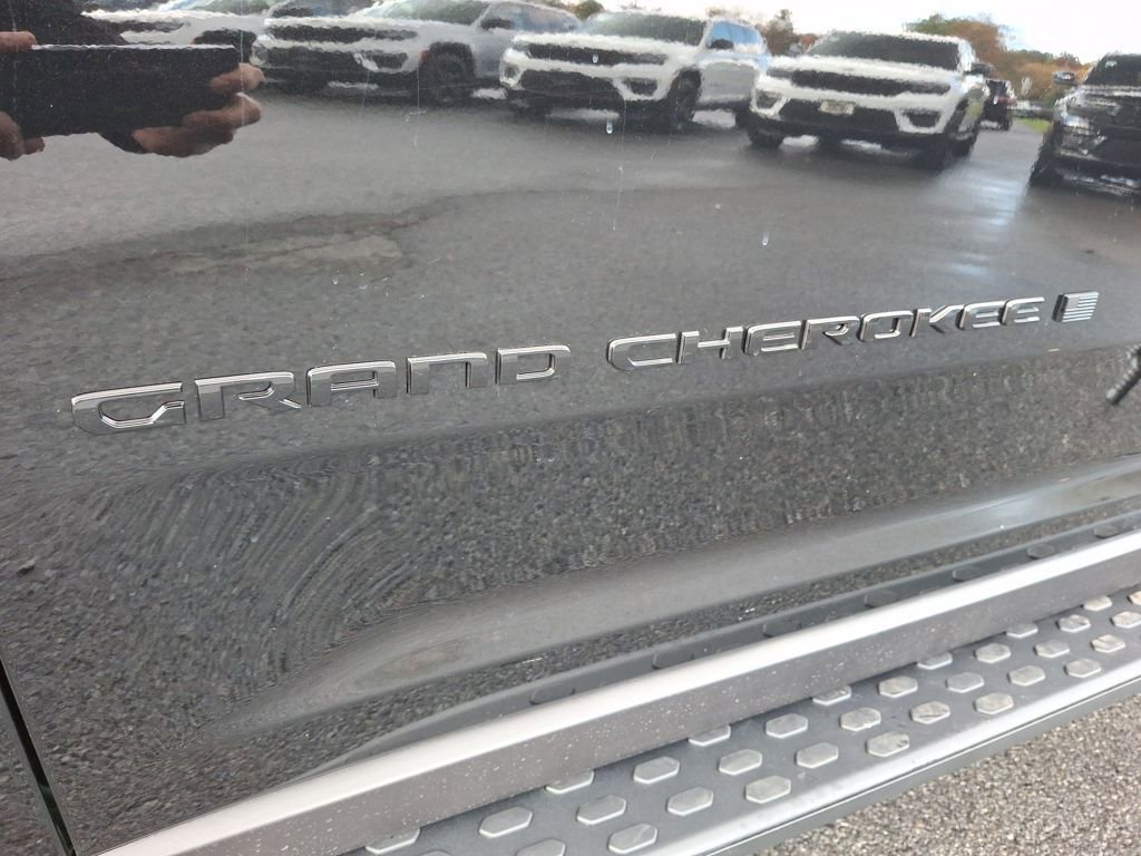 New 2025 Jeep Grand Cherokee Limited w/ Black Appearance Package image 31