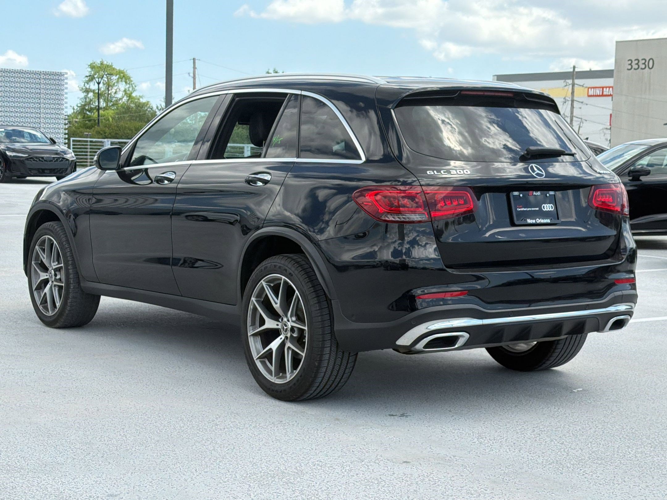 Used 2022 Mercedes-Benz GLC 300 4MATIC image 3