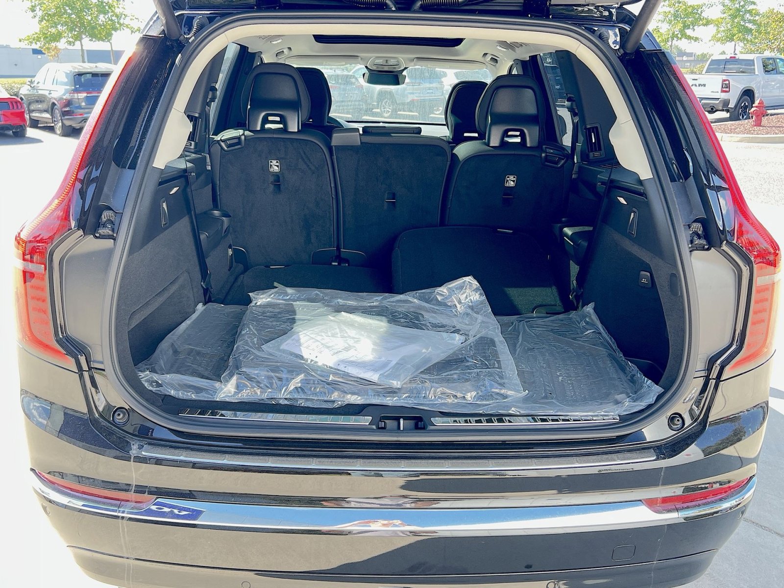 New 2026 Volvo XC90 B6 Plus w/ Protection Package Premier image 26