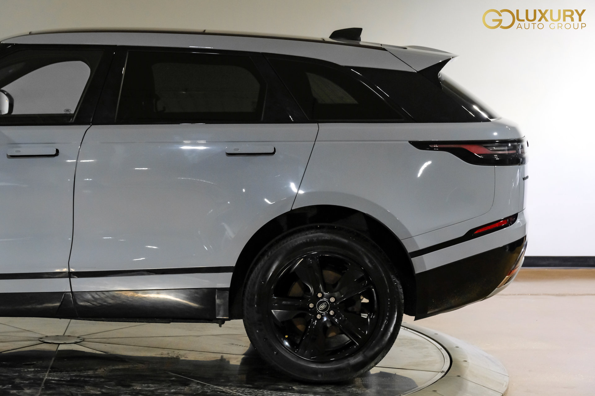 Used 2025 Land Rover Range Rover Velar Dynamic SE AWD/4WD image 15