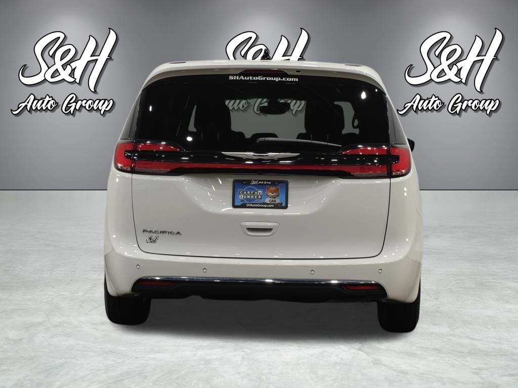Used 2025 Chrysler Pacifica Select image 18