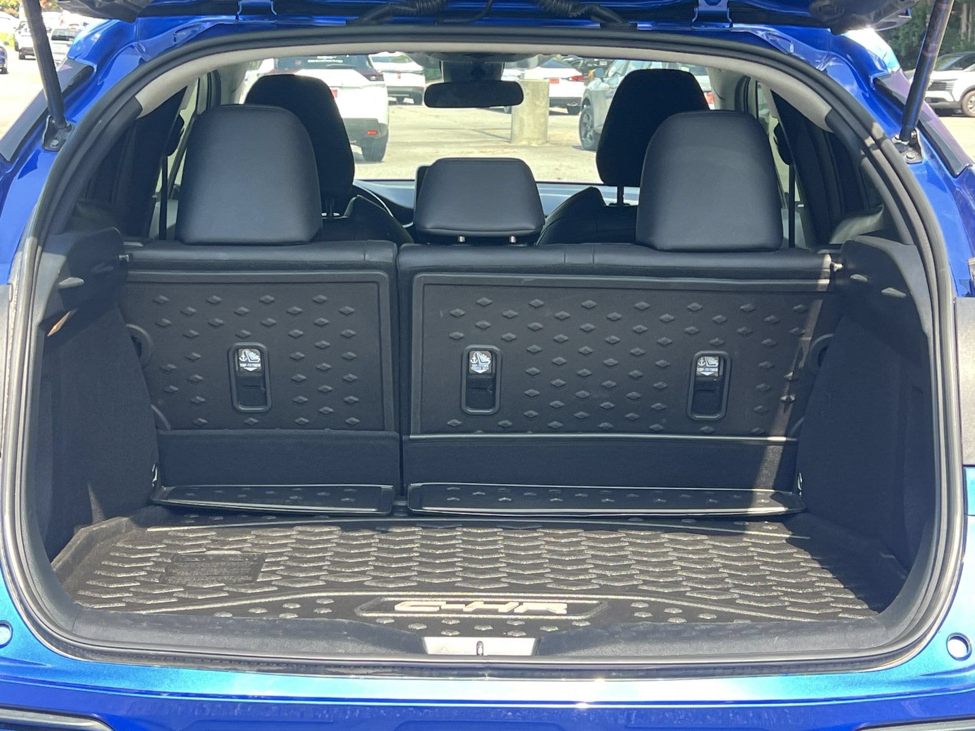 Used 2022 Toyota C-HR Limited FWD image 19