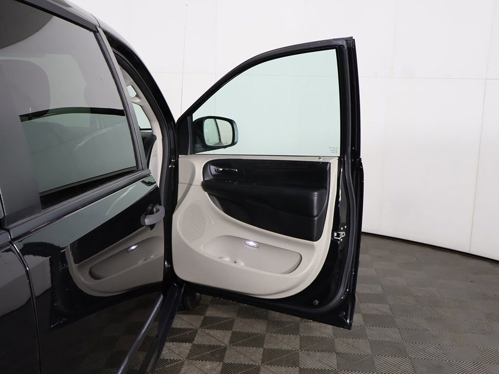 Used 2016 Dodge Grand Caravan American Value Package image 13