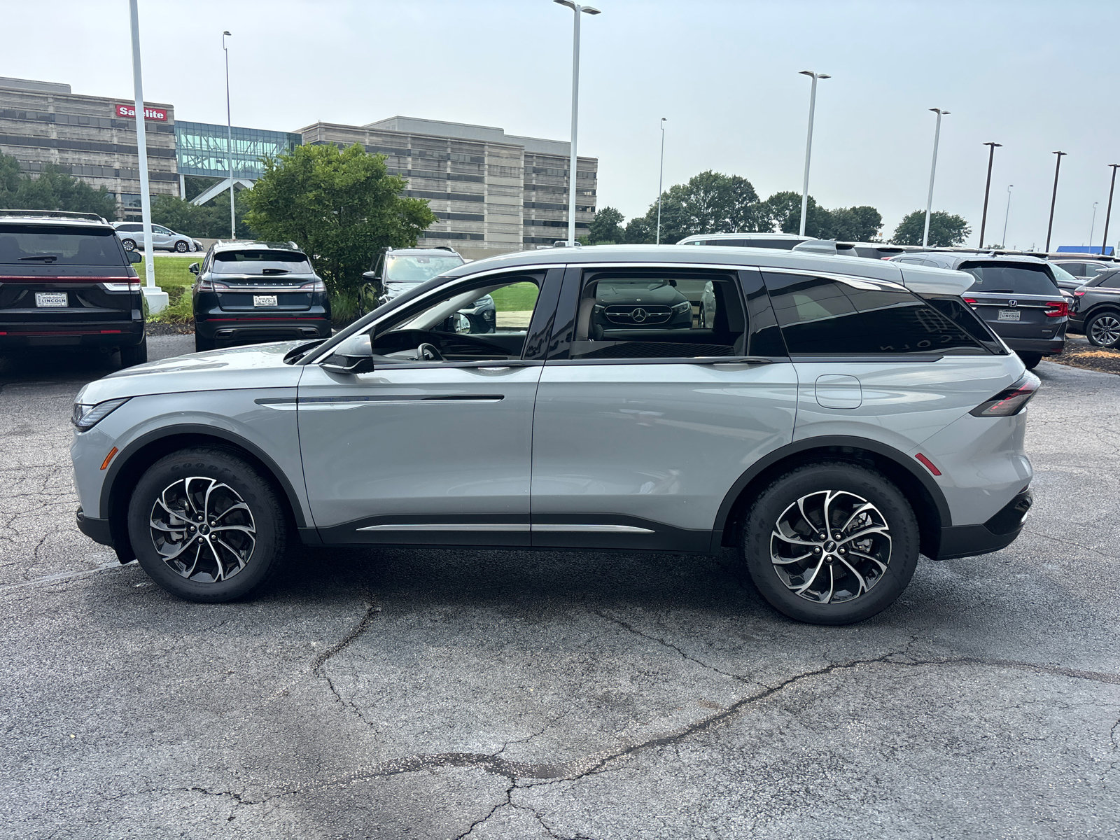 New 2026 Lincoln Nautilus Premier AWD/4WD image 4