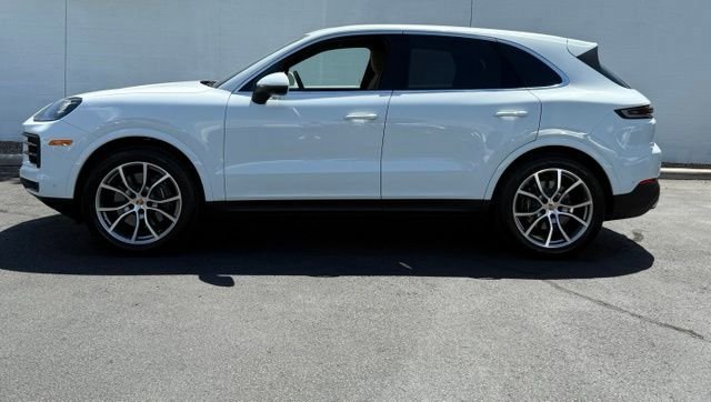 Used 2025 Porsche Cayenne AWD/4WD image 2