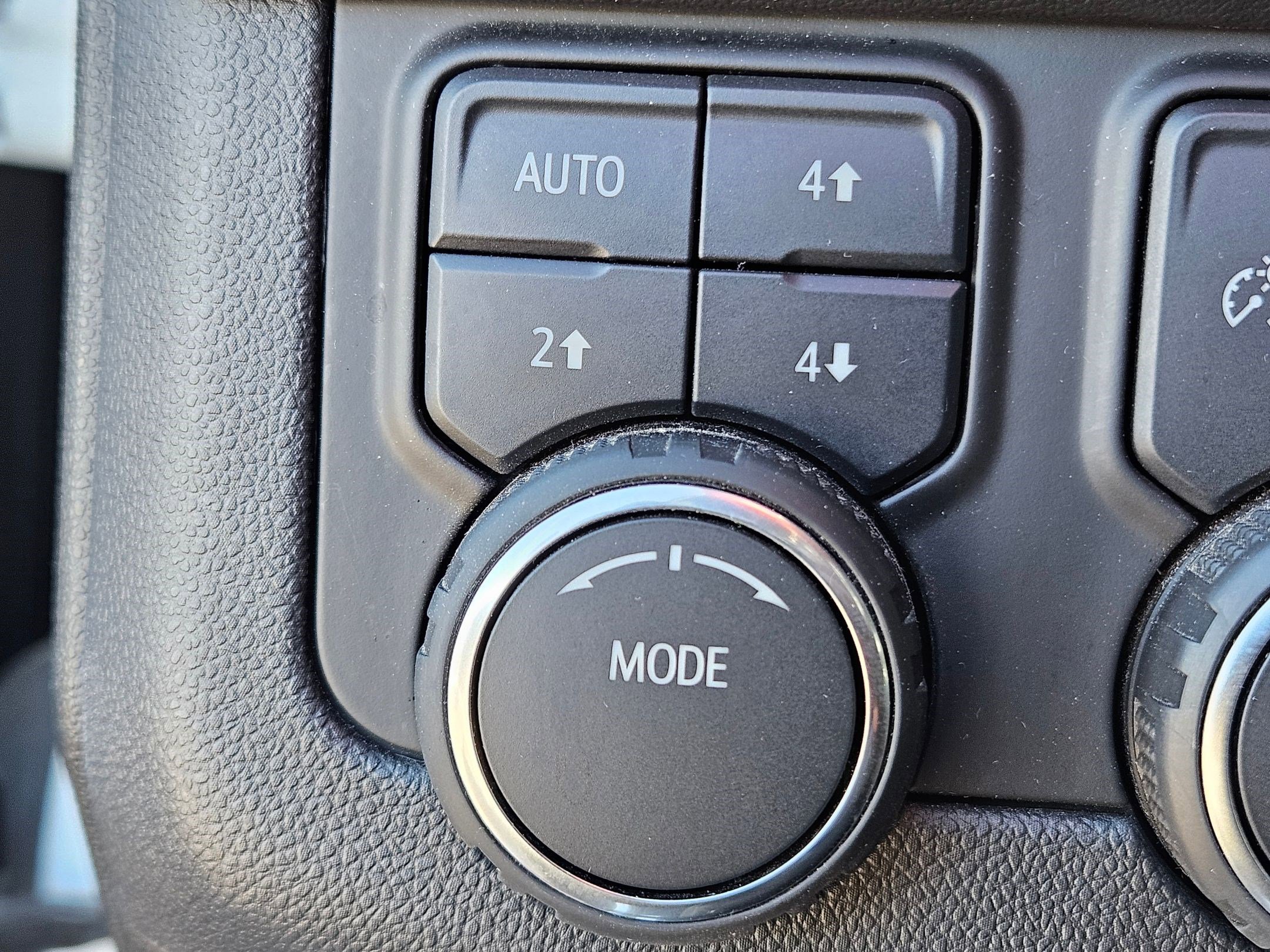 Used 2024 Chevrolet Suburban Premier image 28