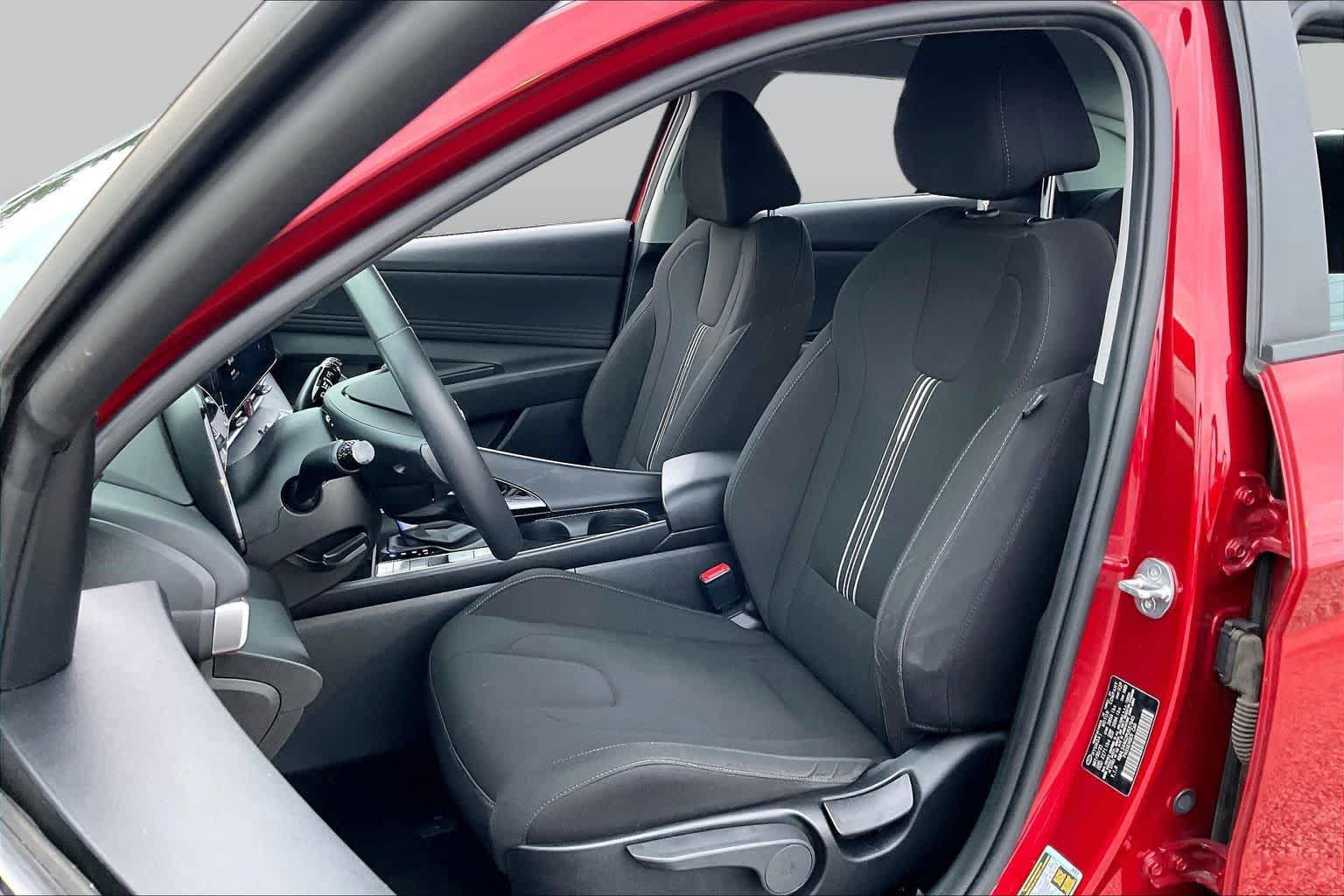 Used 2023 Hyundai Elantra SEL w/ Convenience Package FWD image 8