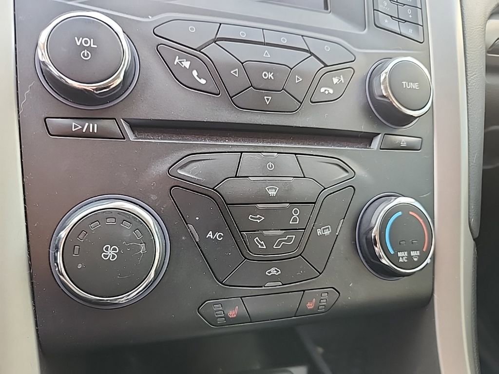 Used 2015 Ford Fusion SE w/ Equipment Group 202A image 17