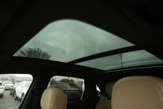 Used 2025 Porsche Cayenne Base image 11