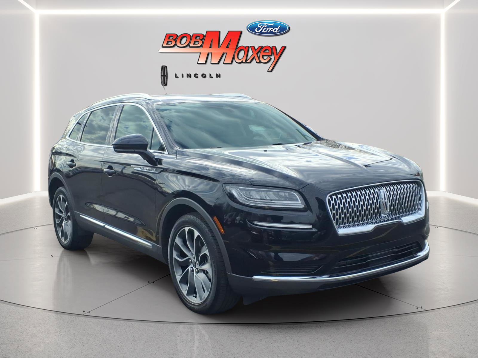 Used 2022 Lincoln Nautilus Reserve AWD/4WD image 3