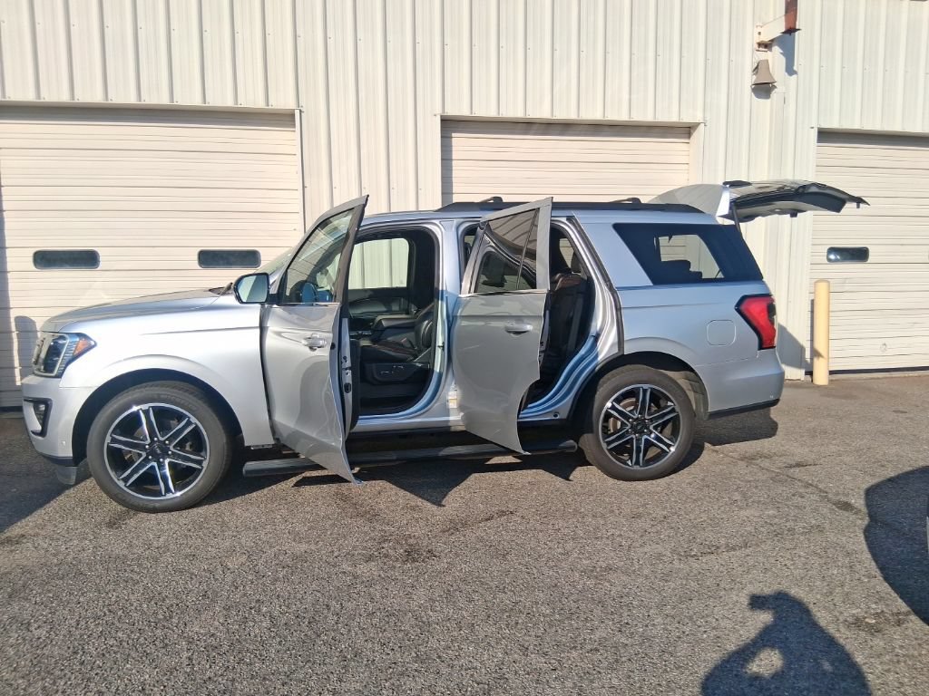 Used 2019 Ford Expedition Limited w/ Equipment Group 303A AWD/4WD image 22