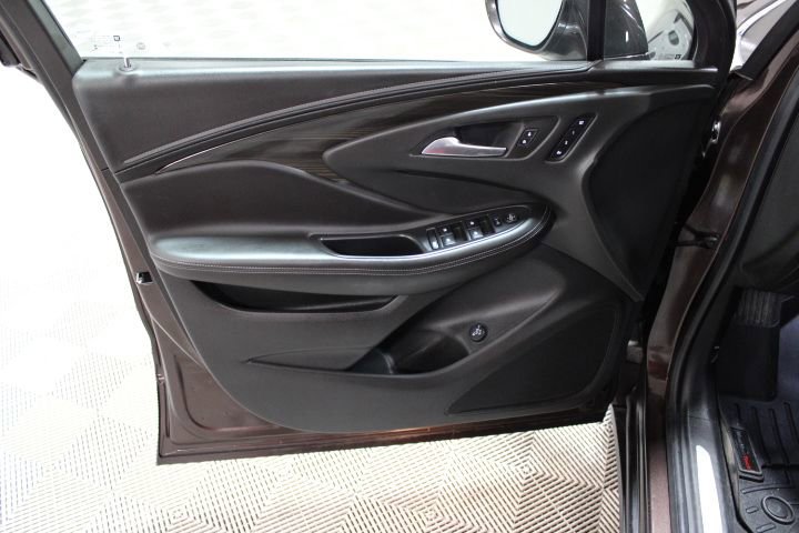 Used 2020 Buick Envision Essence image 9