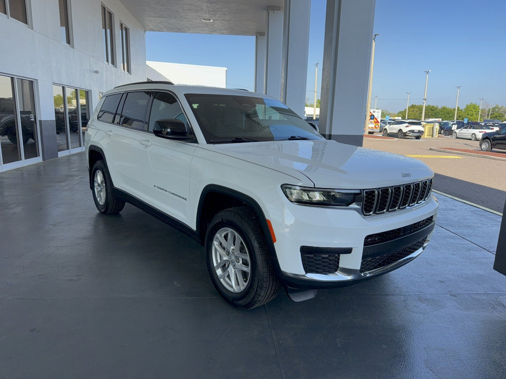 Used 2025 Jeep Grand Cherokee L Laredo image 4