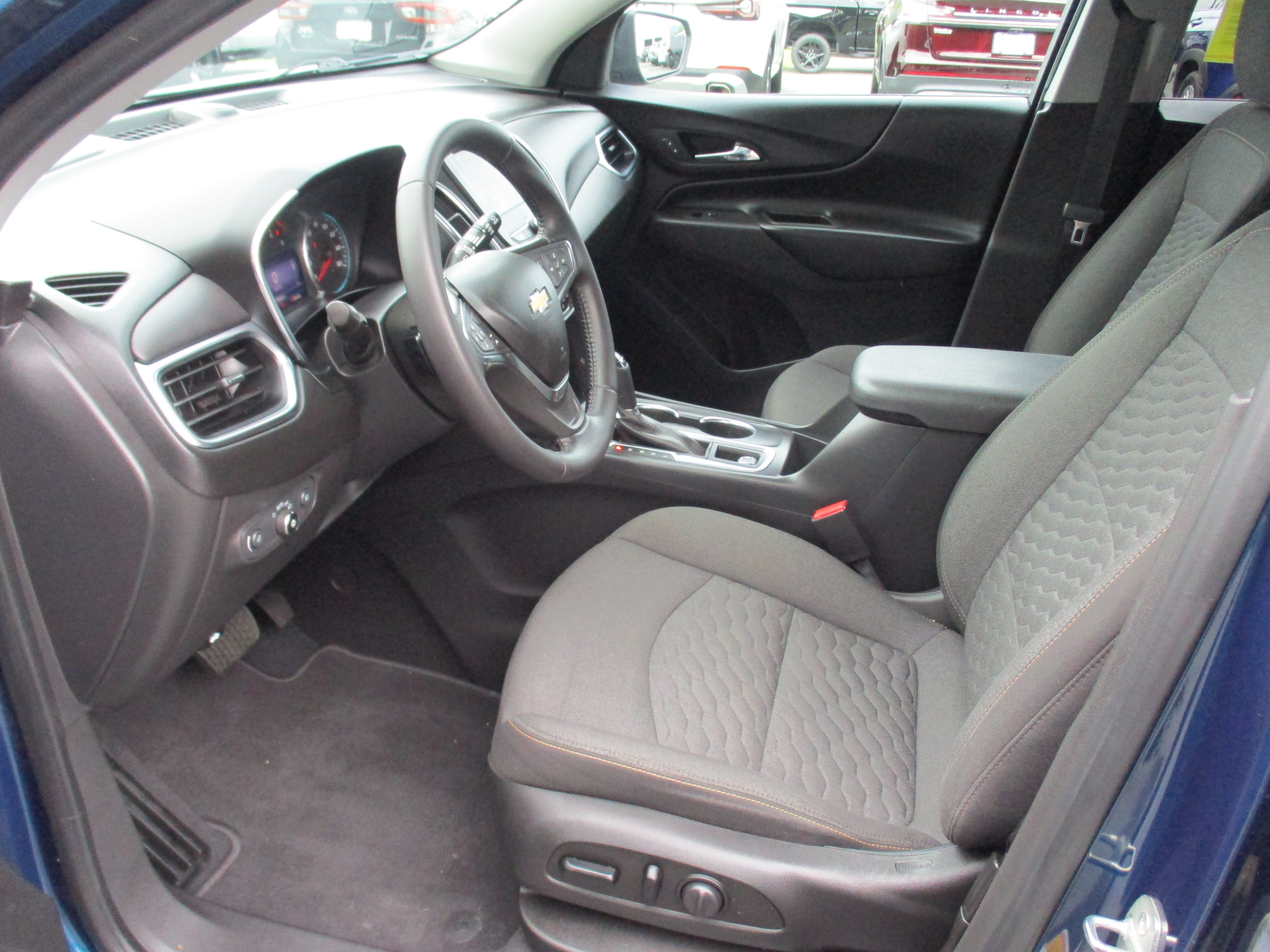 Used 2021 Chevrolet Equinox LT AWD/4WD image 11