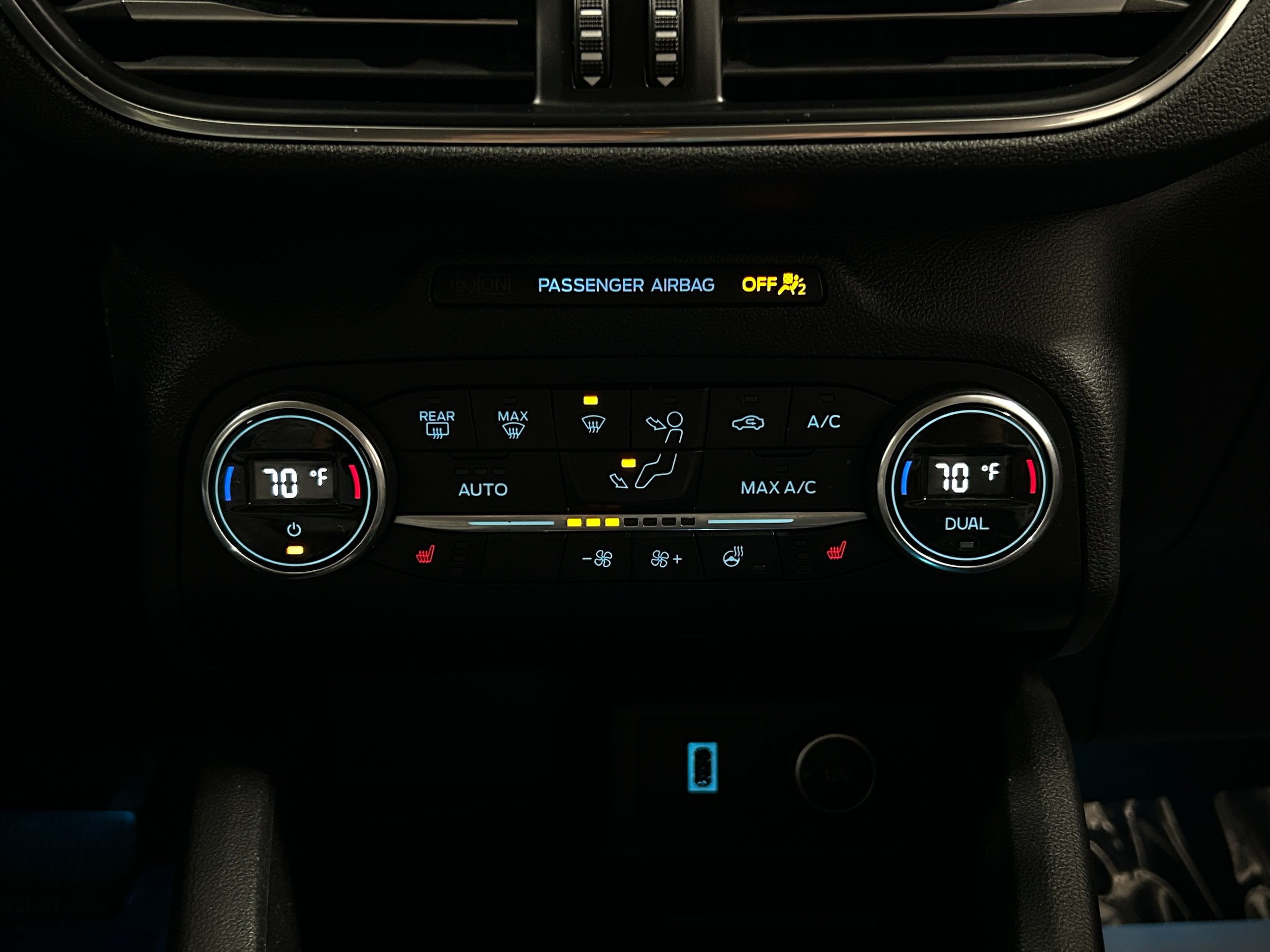 Used 2020 Ford Escape Titanium AWD/4WD image 9