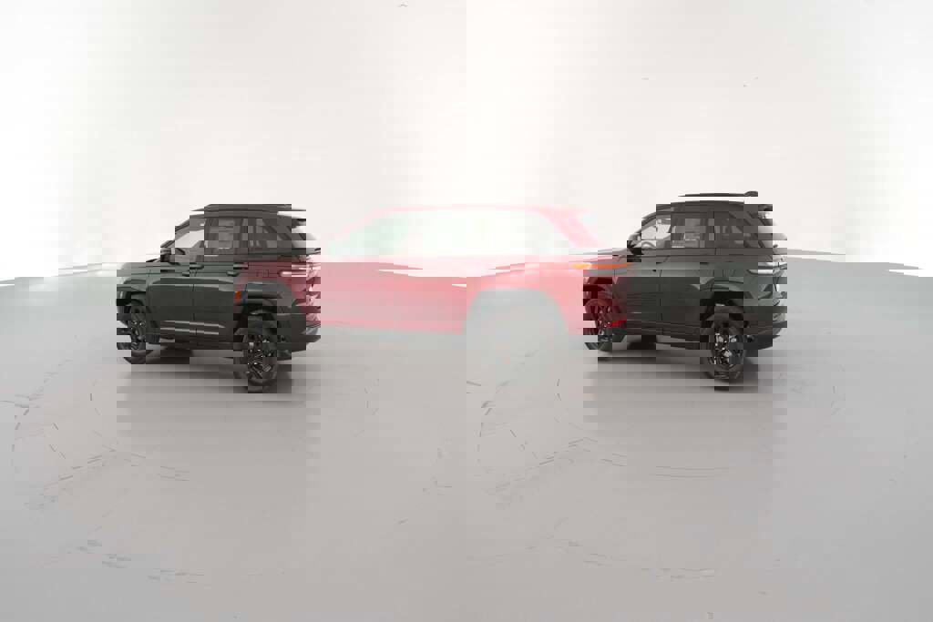 New 2025 Jeep Grand Cherokee Altitude image 7