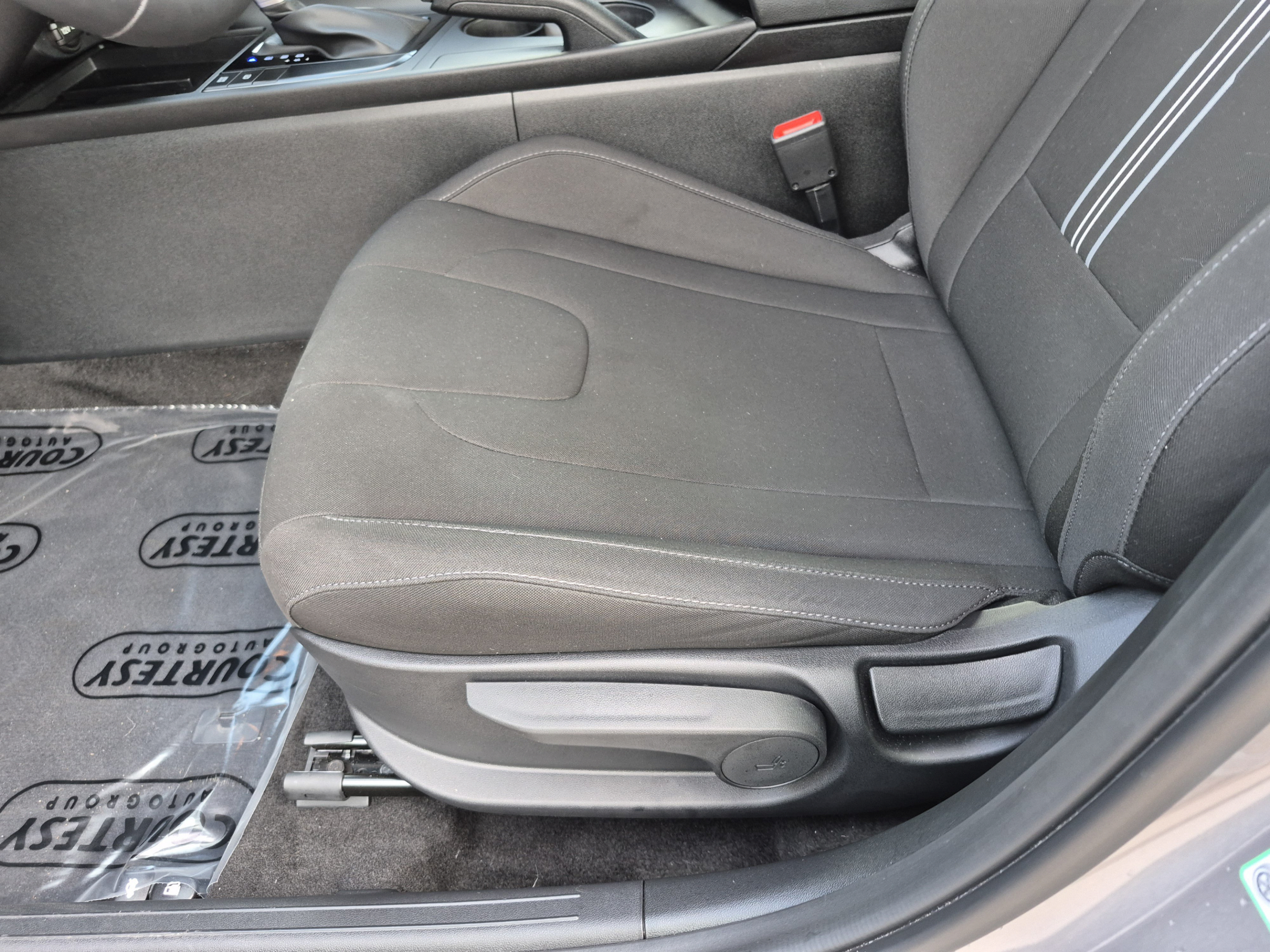 Certified 2025 Hyundai Elantra Sport FWD image 19