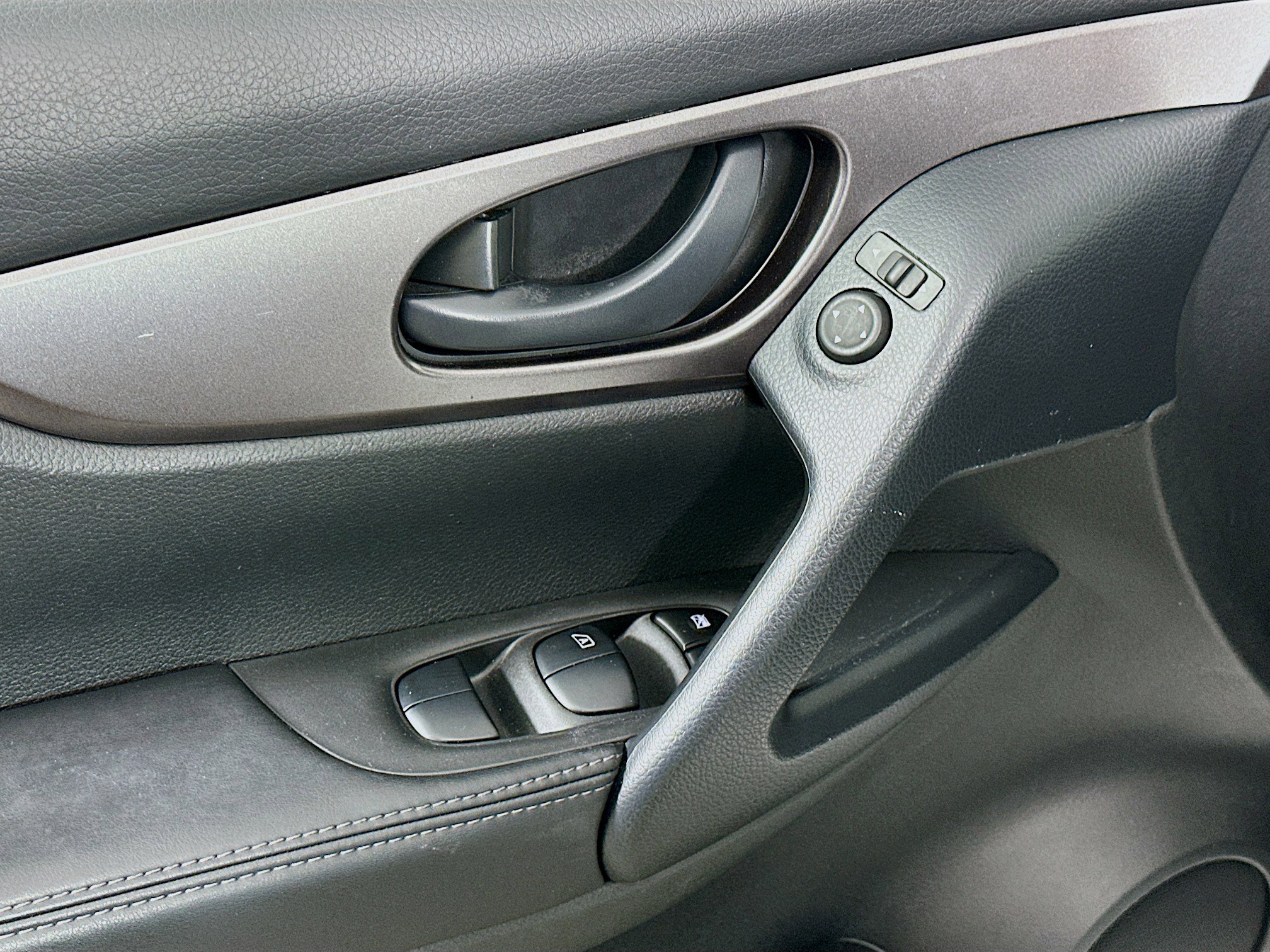 Used 2022 Nissan Rogue Sport S image 15