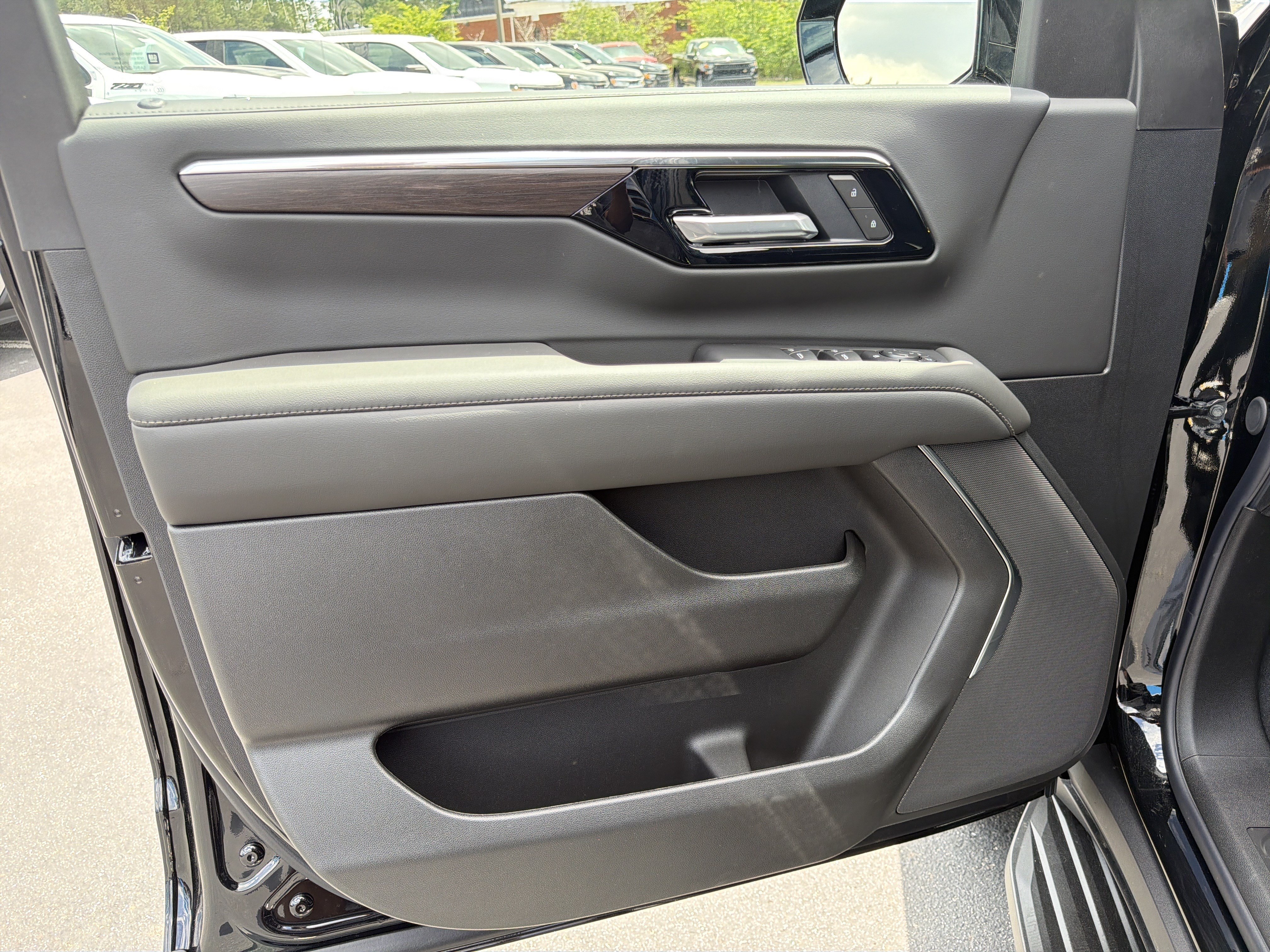 New 2026 Chevrolet Suburban LS RWD image 10